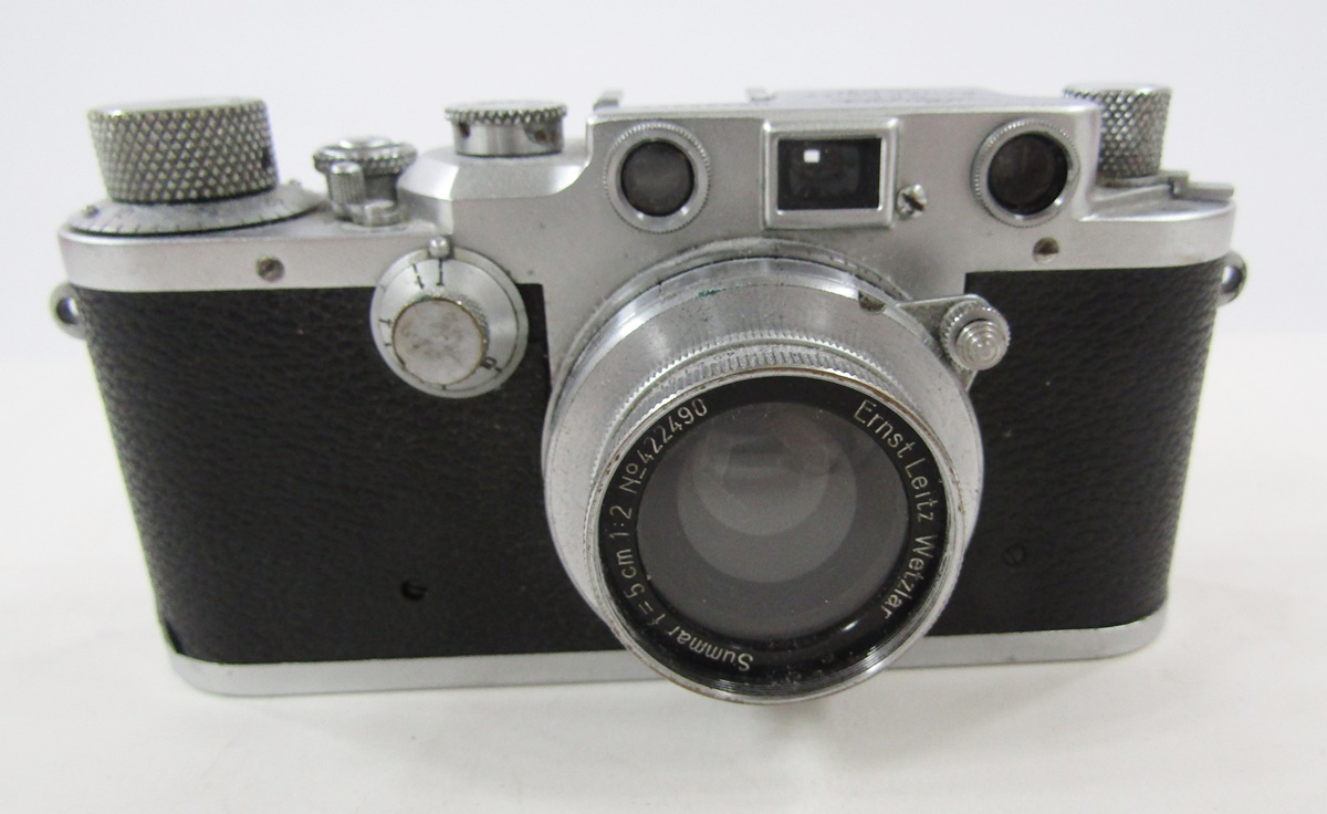 Leica IIIc rangefinder camera, serial number 425652, 1946/47, with Leitz Summar f=5c, 1:2 lens, no