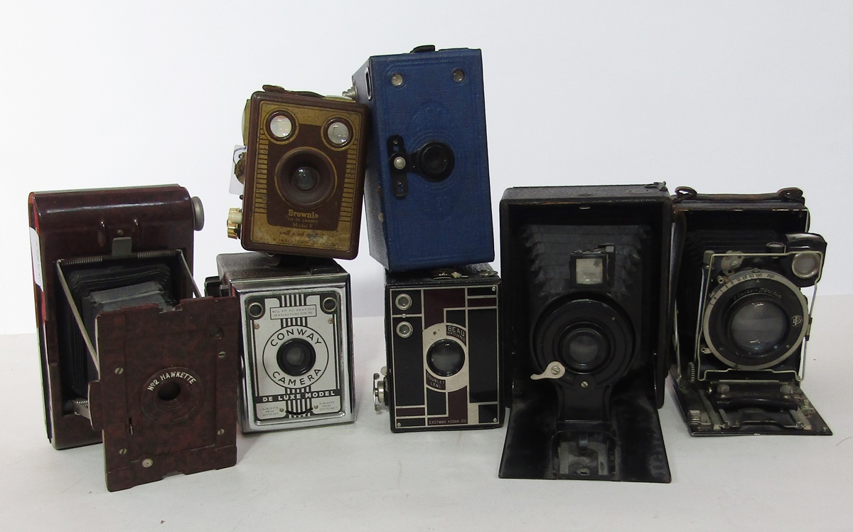 Kodak Hawkette no 2 bakelite cased folding camera, Kodak Brownie six 20 F box camera, Kodak Beau