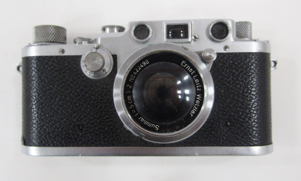 Leica IIIc rangefinder camera, serial number 425652, 1946/47, with Leitz Summar f=5c, 1:2 lens, no - Image 3 of 6