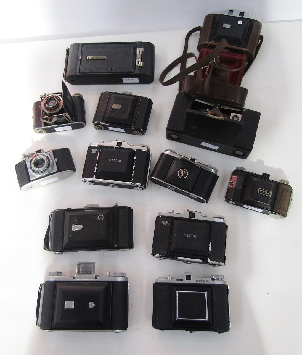 Zeiss Nettar 517/16 folding camera, Kodak Brownie automatic, patented April 21st 1908/August 31