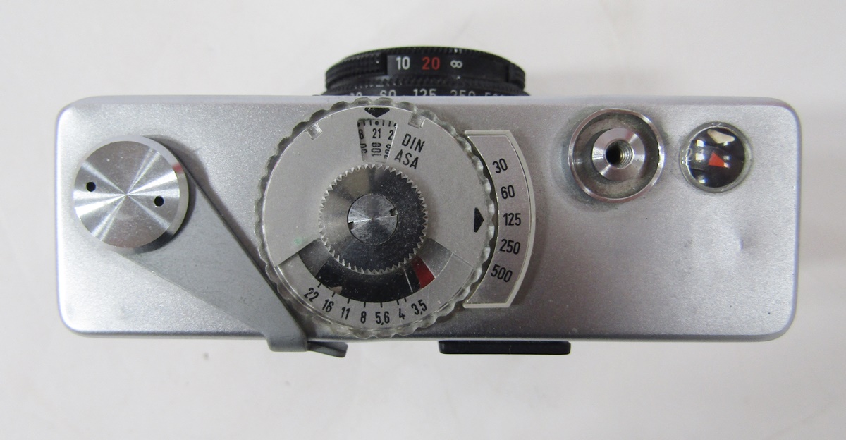 Rollei B35 35mm rangefinder camera, Carl Zeiss Triotar 3,5/40 lens, marked to reverse made by Rollei - Image 2 of 6