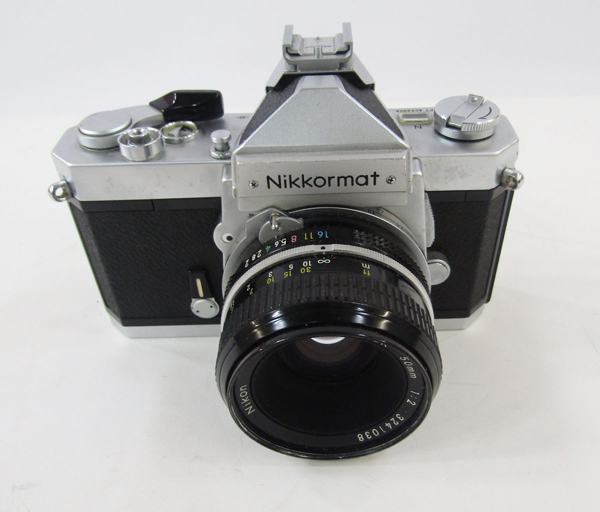 Nikon Nikkormat SLR camera, serial number 4623303, with Nikkor 50mm 1:2 lens, 3241038, in original - Image 2 of 4