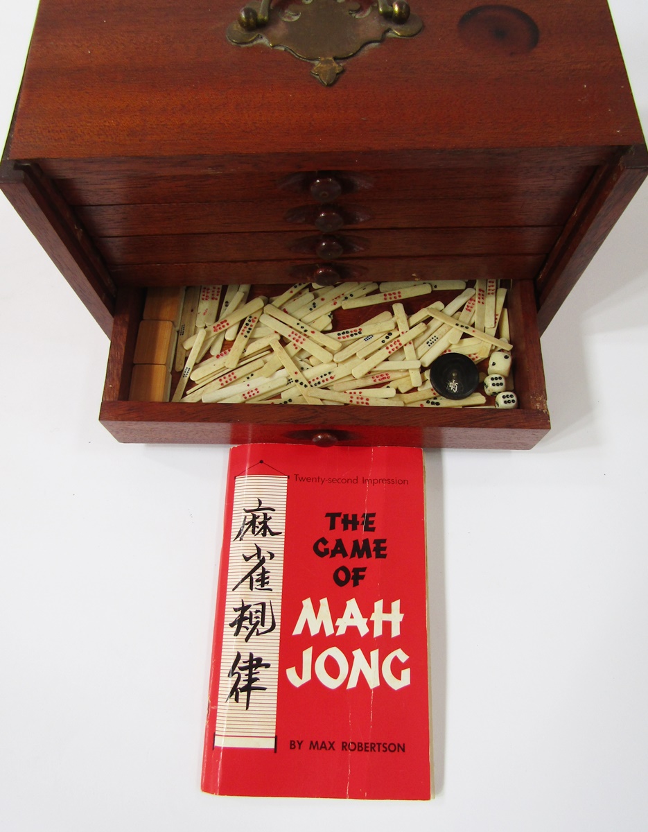 Bone and wood mahjong set with instruction booklet, in stained wood five-drawer table top cabinet - Image 6 of 13