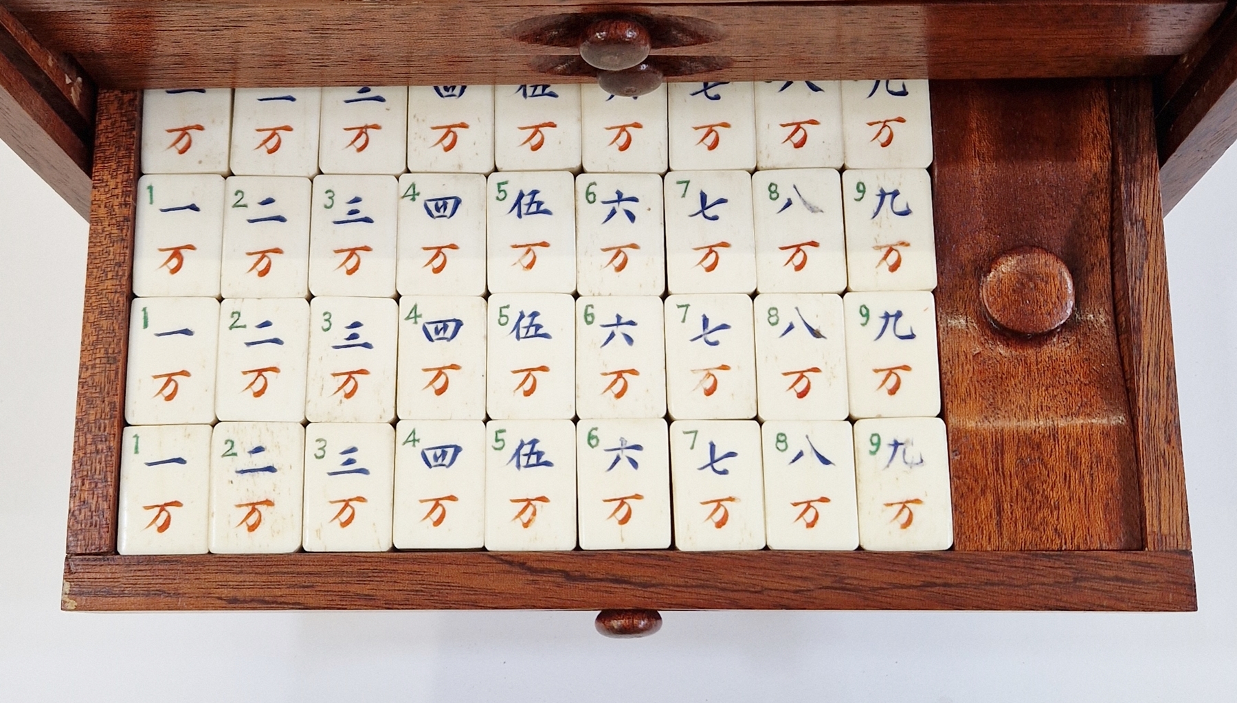 Bone and wood mahjong set with instruction booklet, in stained wood five-drawer table top cabinet - Image 11 of 13