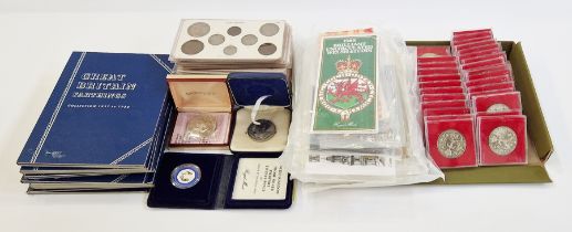 Bulk lot of 1977 Silver Jubilee crowns (29) plus 1 x silver jubilee commemorative medallion, all