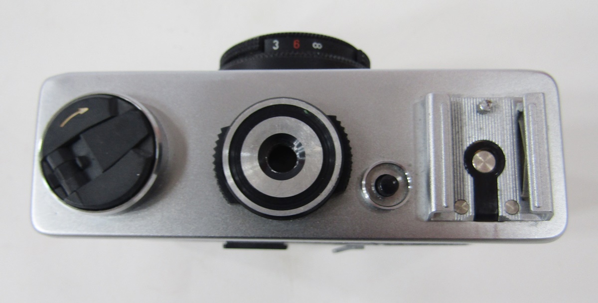 Rollei B35 35mm rangefinder camera, Carl Zeiss Triotar 3,5/40 lens, marked to reverse made by Rollei - Image 4 of 6