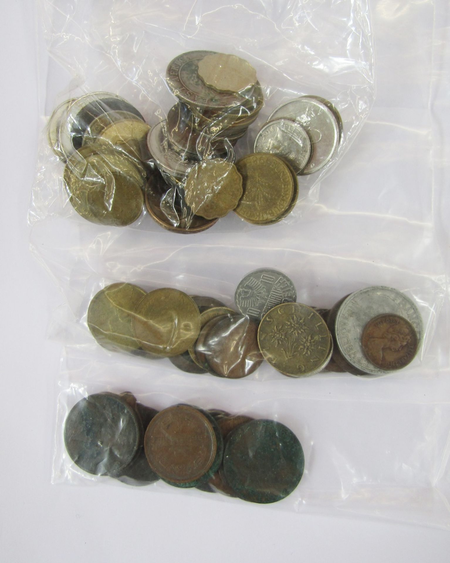 Group of coins, some commemorative crowns, £2 and 50p together with some world coins. - Image 5 of 6