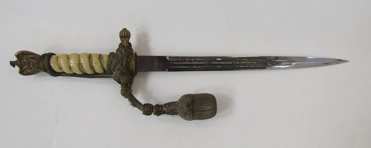 WWII German Navy (Kriegsmarine) officer's dress dagger, made by Eickhorn Solingen with squirrel - Image 3 of 12