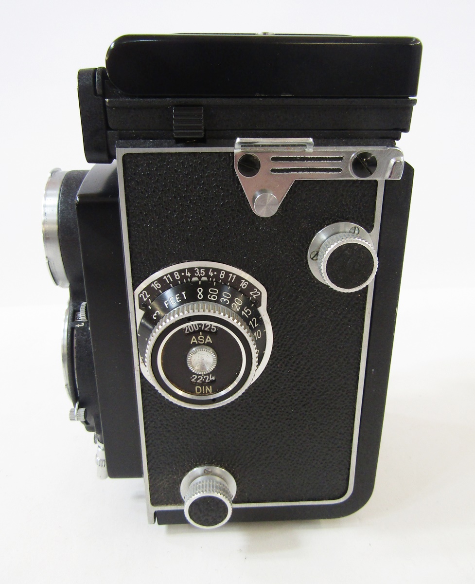 Rollei Rolliecord Rollei-werke medium format TLR camera, serial number 2648728, with a Schneider- - Image 2 of 6
