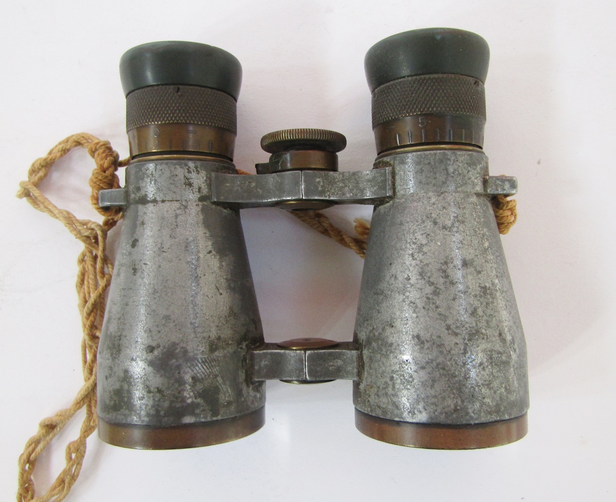 WWI era Fernglas 08 C.P Goerz military binoculars, made in Germany, numbered 155286, together with a - Bild 3 aus 11