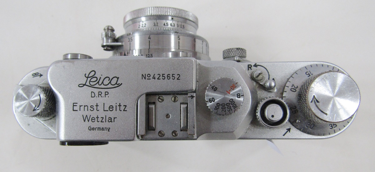 Leica IIIc rangefinder camera, serial number 425652, 1946/47, with Leitz Summar f=5c, 1:2 lens, no - Image 2 of 6
