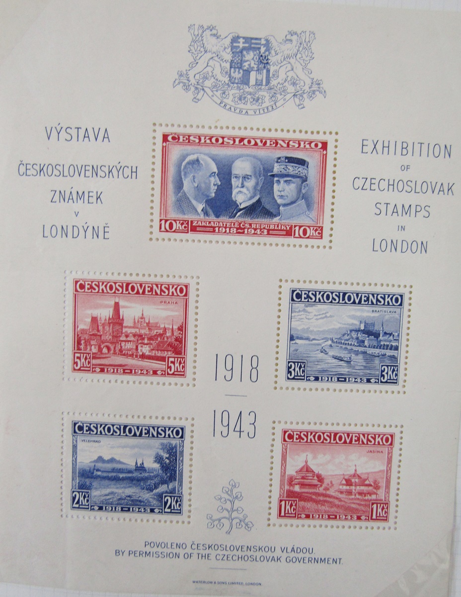 Czechoslovakia stamps: 5 albums, stock sheet and packets of various issues from first one 1918 on. - Image 12 of 13