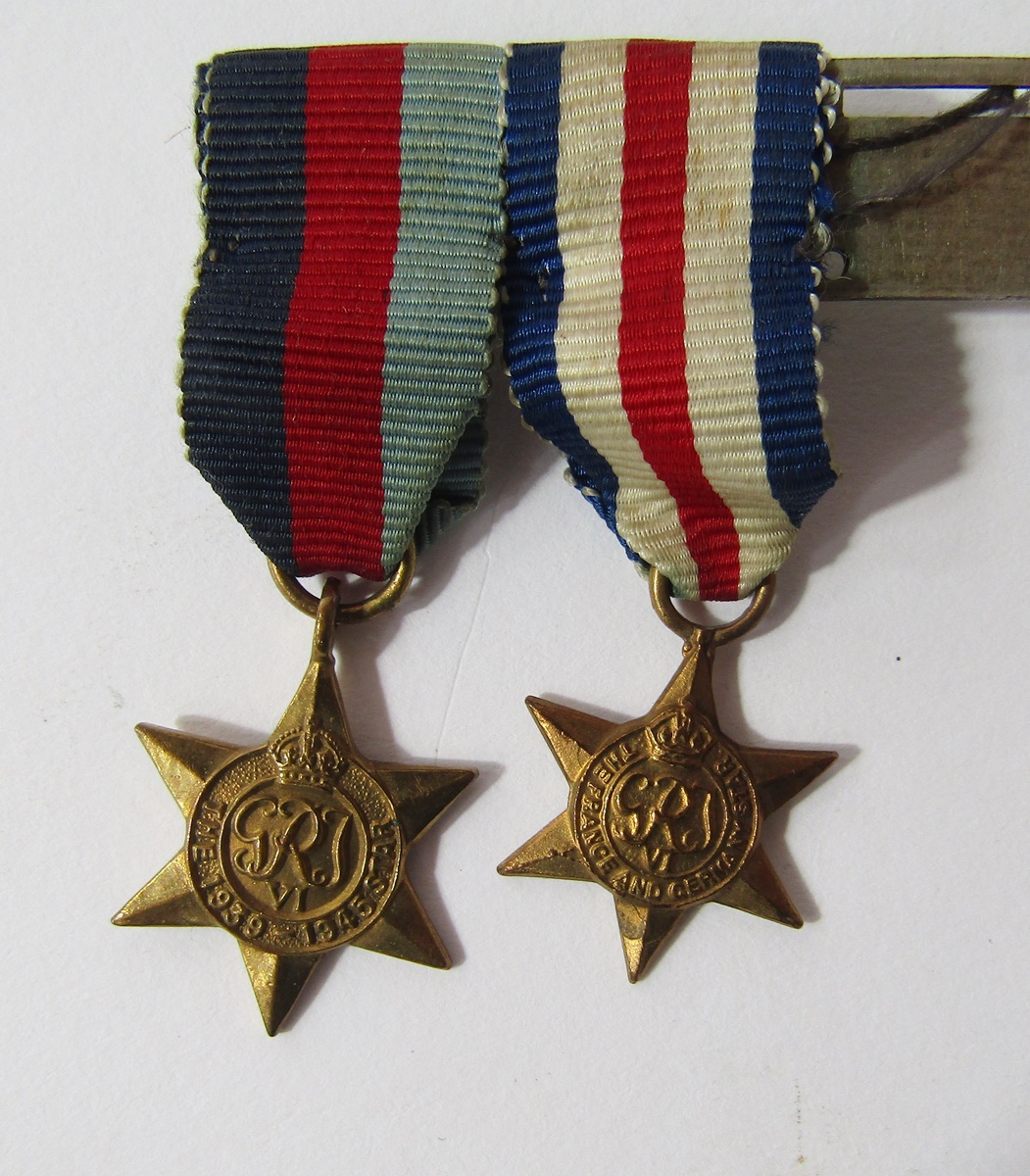 WWII full size and miniature medal group, comprising 1939-45 Star, France and Germany Star, War - Bild 5 aus 9