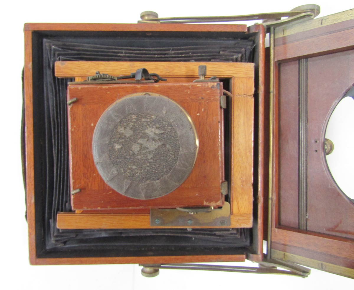 Late 19th/early 20th century Thornton Pickard Amber half plate mahogany cased field camera, patent - Bild 3 aus 9