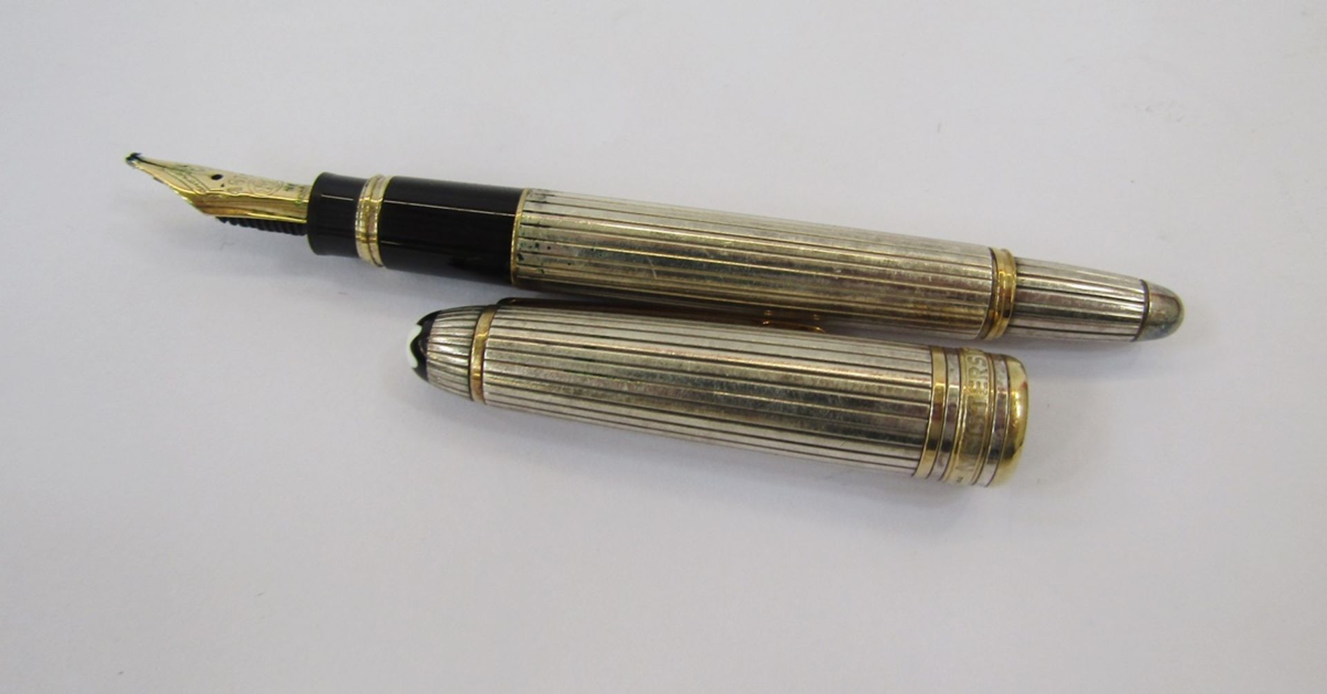 Montblanc Meisterstuck silver fountain pen, ribbed silver case with gold band detailing, - Image 2 of 3