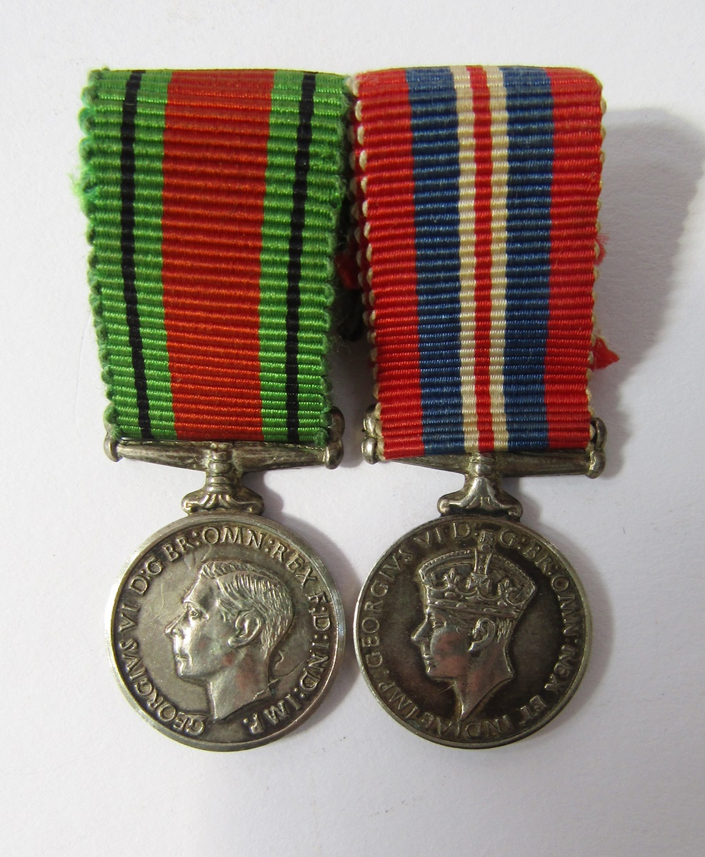 WWII full size and miniature medal group, comprising 1939-45 Star, France and Germany Star, War - Bild 9 aus 9