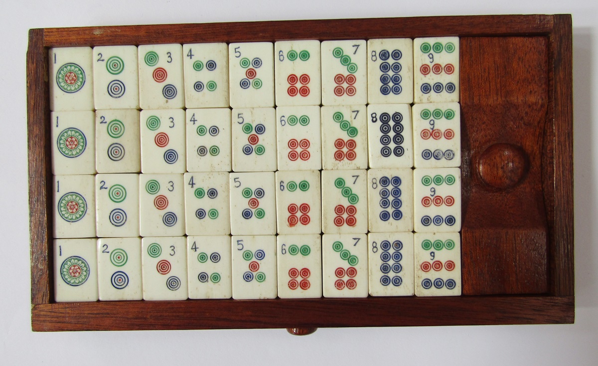 Bone and wood mahjong set with instruction booklet, in stained wood five-drawer table top cabinet - Image 2 of 13