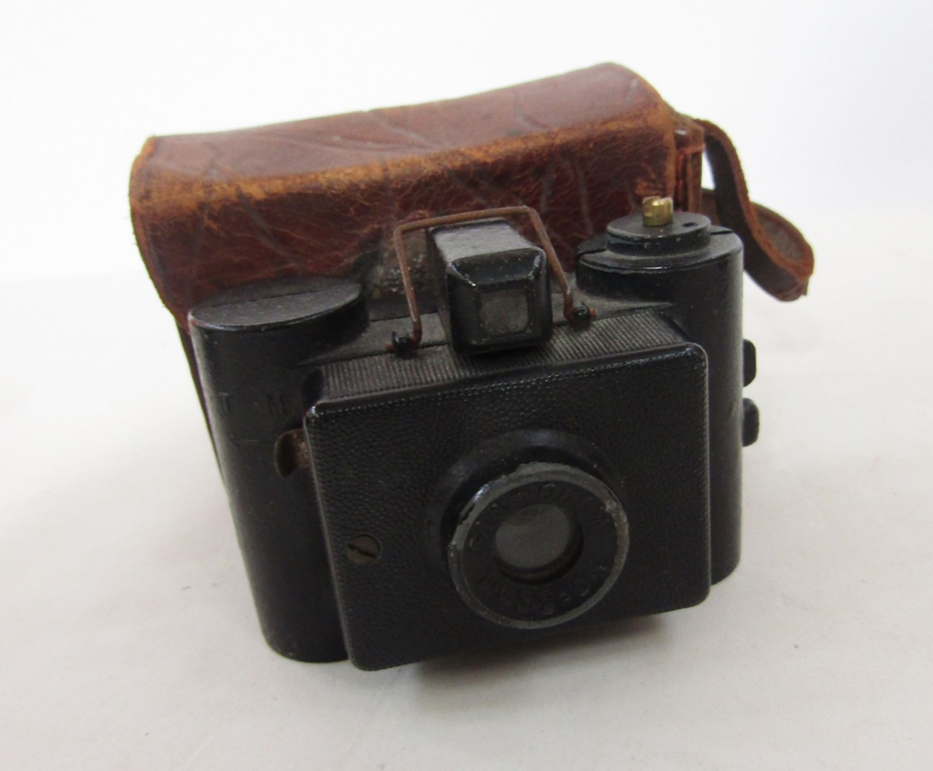 Sida Standard miniature camera, in original leather case, together with a Zeiss baby box Tengor - Image 3 of 4