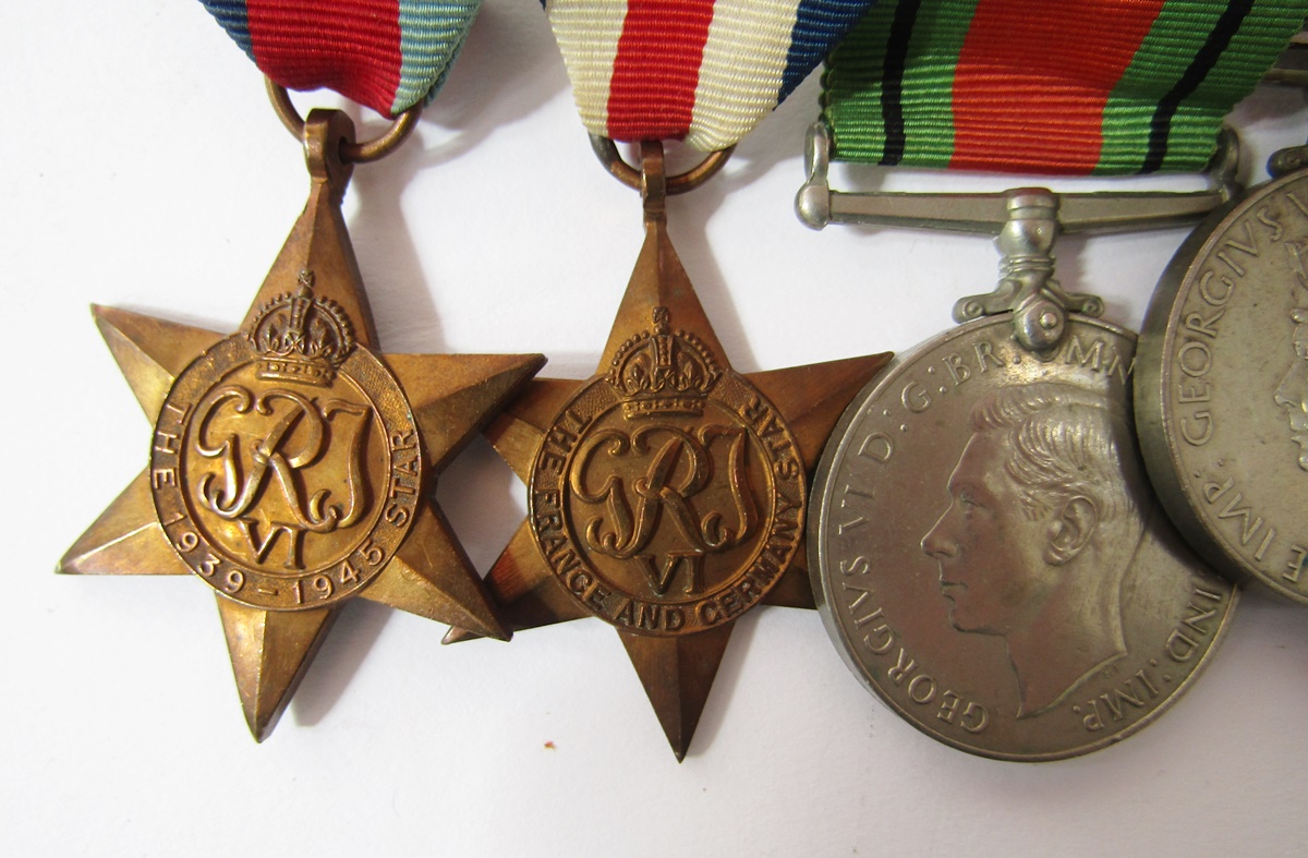 WWII full size and miniature medal group, comprising 1939-45 Star, France and Germany Star, War - Bild 2 aus 9