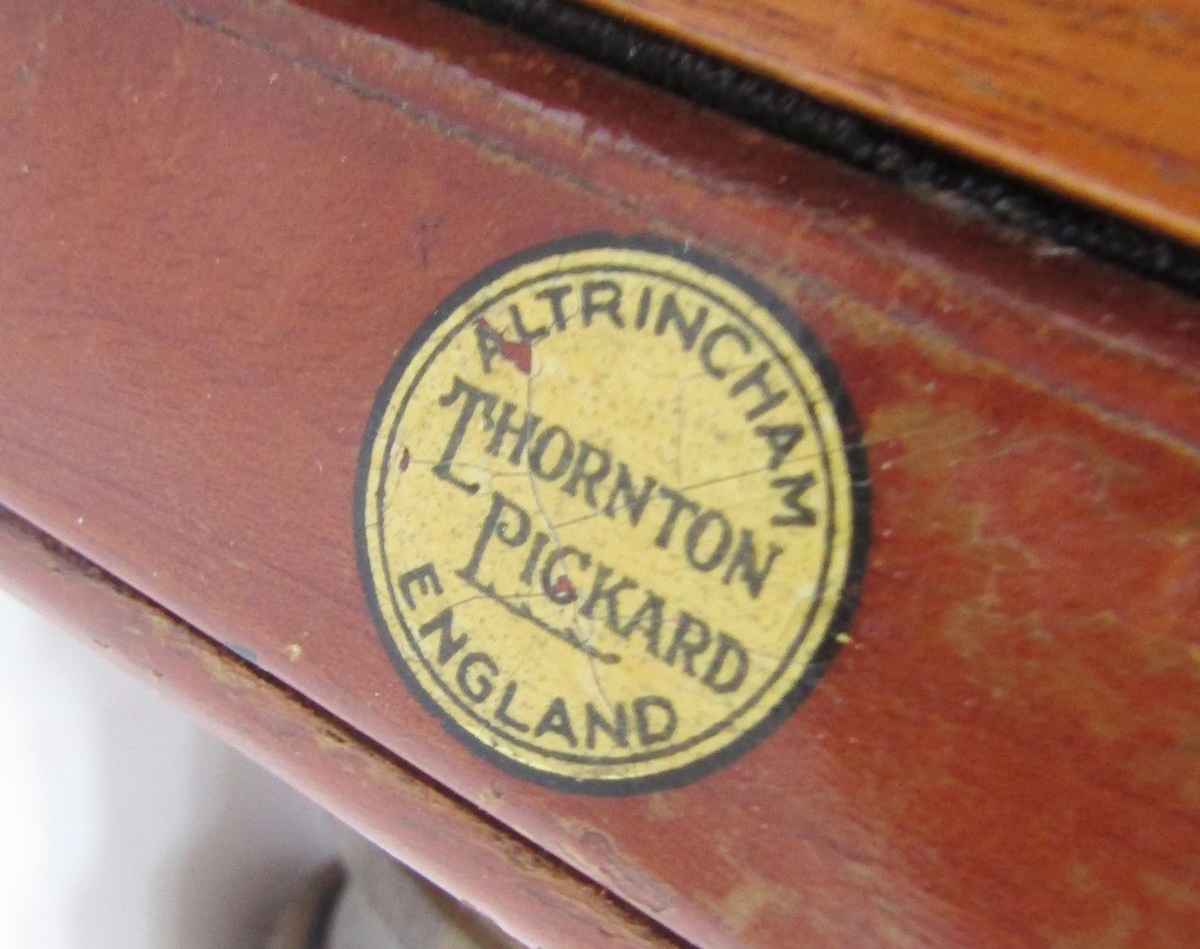 Late 19th/early 20th century Thornton Pickard Amber half plate mahogany cased field camera, patent - Bild 5 aus 9