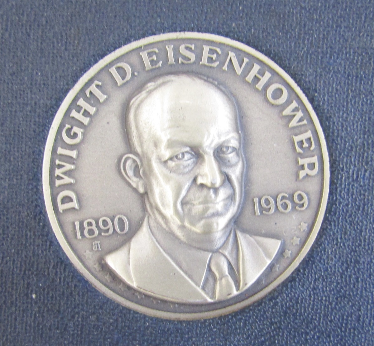 Eisenhower commemorative set made up of silver medallion and 6c postage stamp, and US numismatic - Image 3 of 9