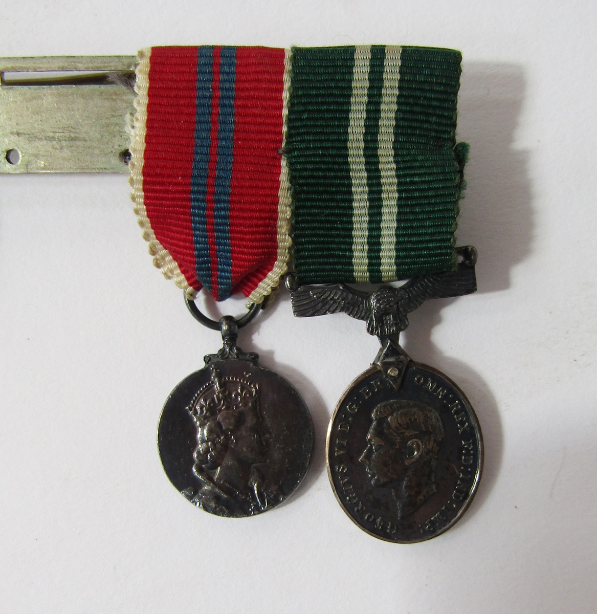 WWII full size and miniature medal group, comprising 1939-45 Star, France and Germany Star, War - Bild 6 aus 9