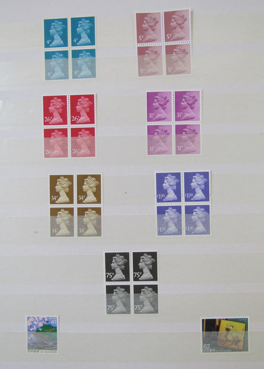 GB stamps: With decimal face value c£400 included, 3 stock-books, 2 catalogues, prestige booklets - Bild 4 aus 7