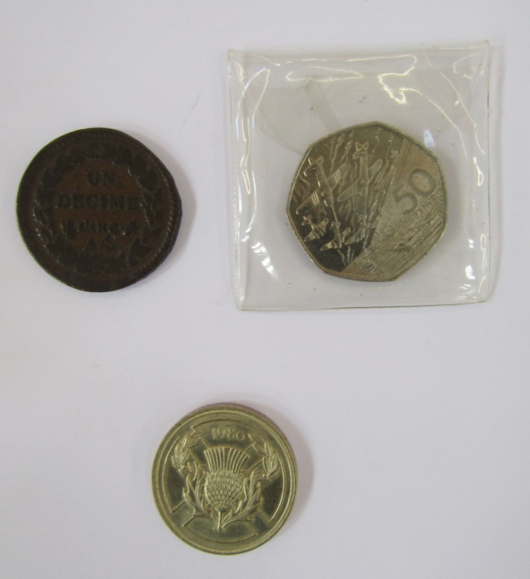 Group of coins, some commemorative crowns, £2 and 50p together with some world coins. - Image 6 of 6