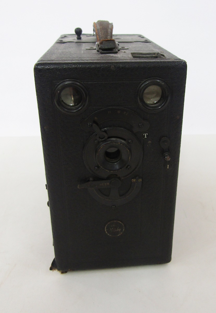 Early 20th century Butcher Midge no 0 manual falling plate camera, together with a Houghton - Image 2 of 4