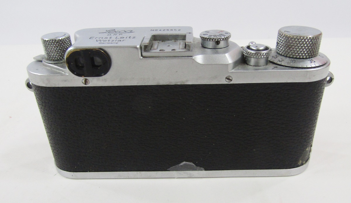 Leica IIIc rangefinder camera, serial number 425652, 1946/47, with Leitz Summar f=5c, 1:2 lens, no - Image 4 of 6