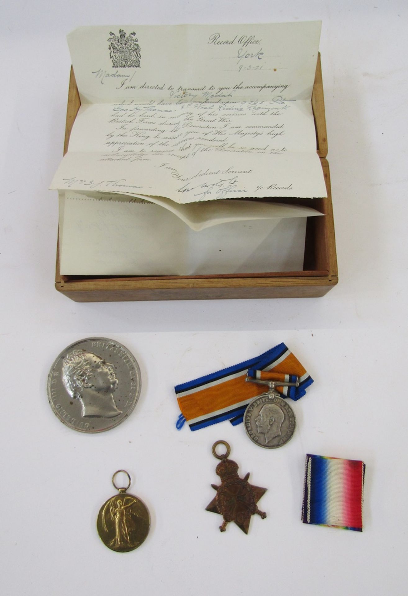 WWI 1914-15 Star, War Medal and Victory Medal awarded to '9565.PTE.G.H.THOMAS.W.RID.R.', George