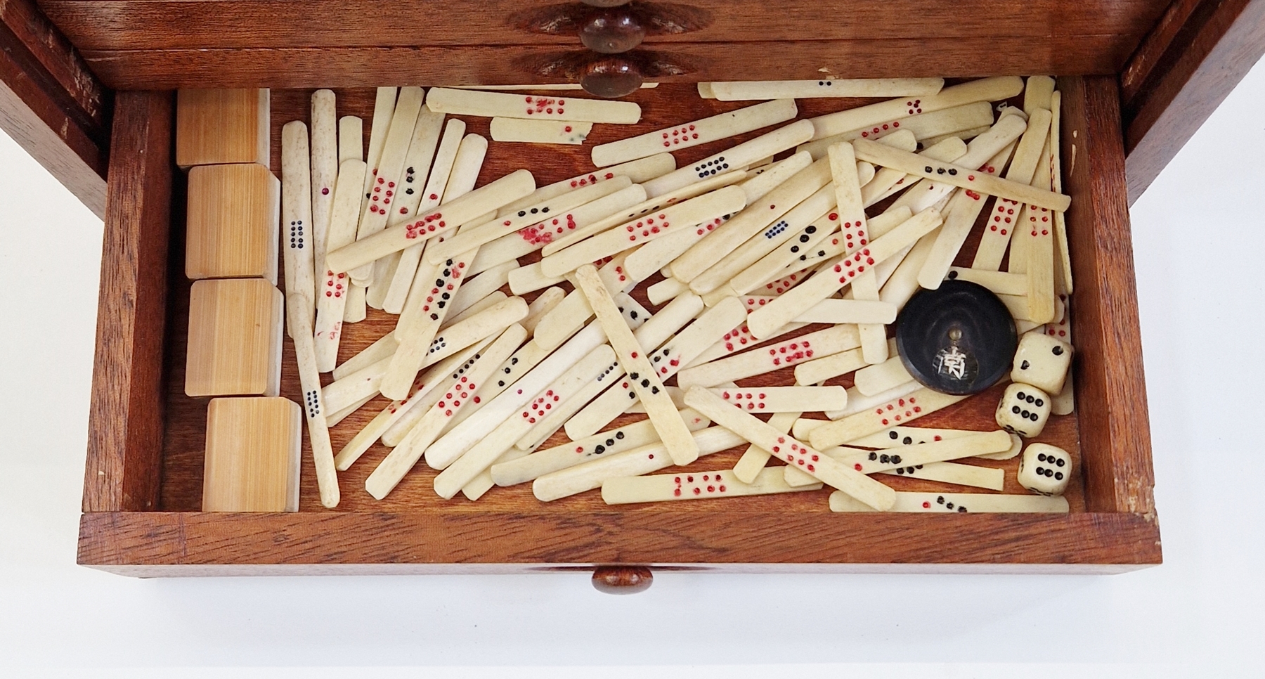 Bone and wood mahjong set with instruction booklet, in stained wood five-drawer table top cabinet - Image 13 of 13