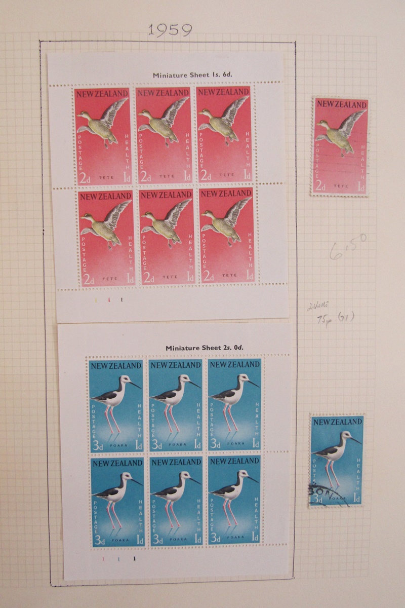 Canada and New Zealand stamps: Two large albums with Canadian QE II issues, 1967-94, in one and - Bild 5 aus 12