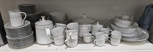 Noritake dinner and tea ware in the Tiffany pattern comprising lidded tureen, dinner plates, side