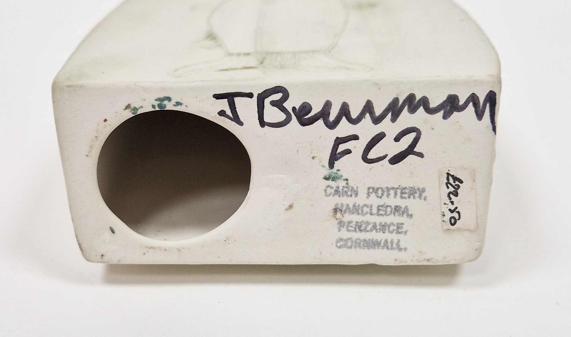 Five Carn Pottery models of cats by John Beusmans with tube lined decoration, signed and printed - Image 3 of 3