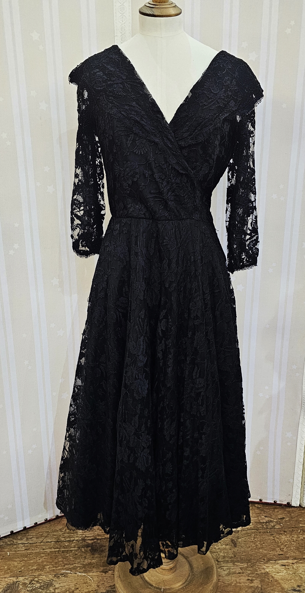 A white and black printed summer dress, with black velvet trim and openwork detailed with faux - Image 5 of 6