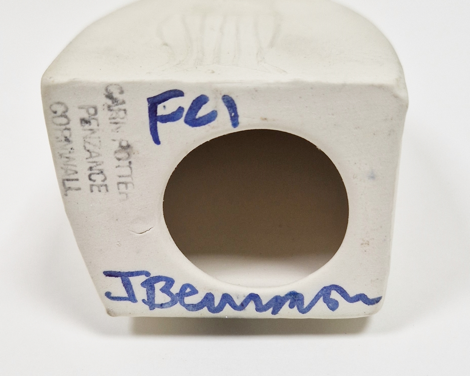 Five Carn Pottery models of cats by John Beusmans with tube lined decoration, signed and printed - Image 2 of 3