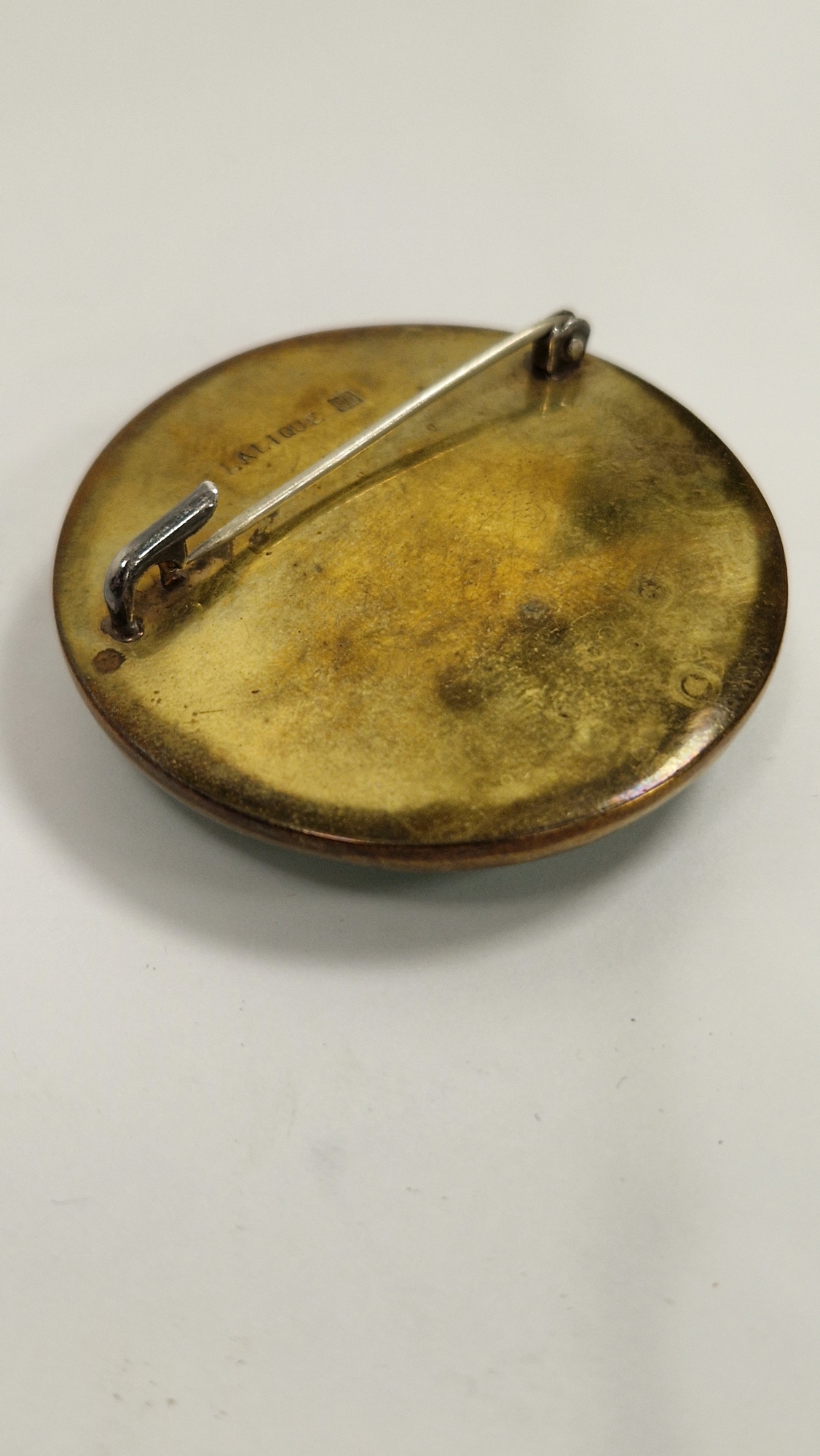 Lalique glass 'Grenouilles' frog brooch with three frog design, green iridescent, gilt metal mount - Image 13 of 13