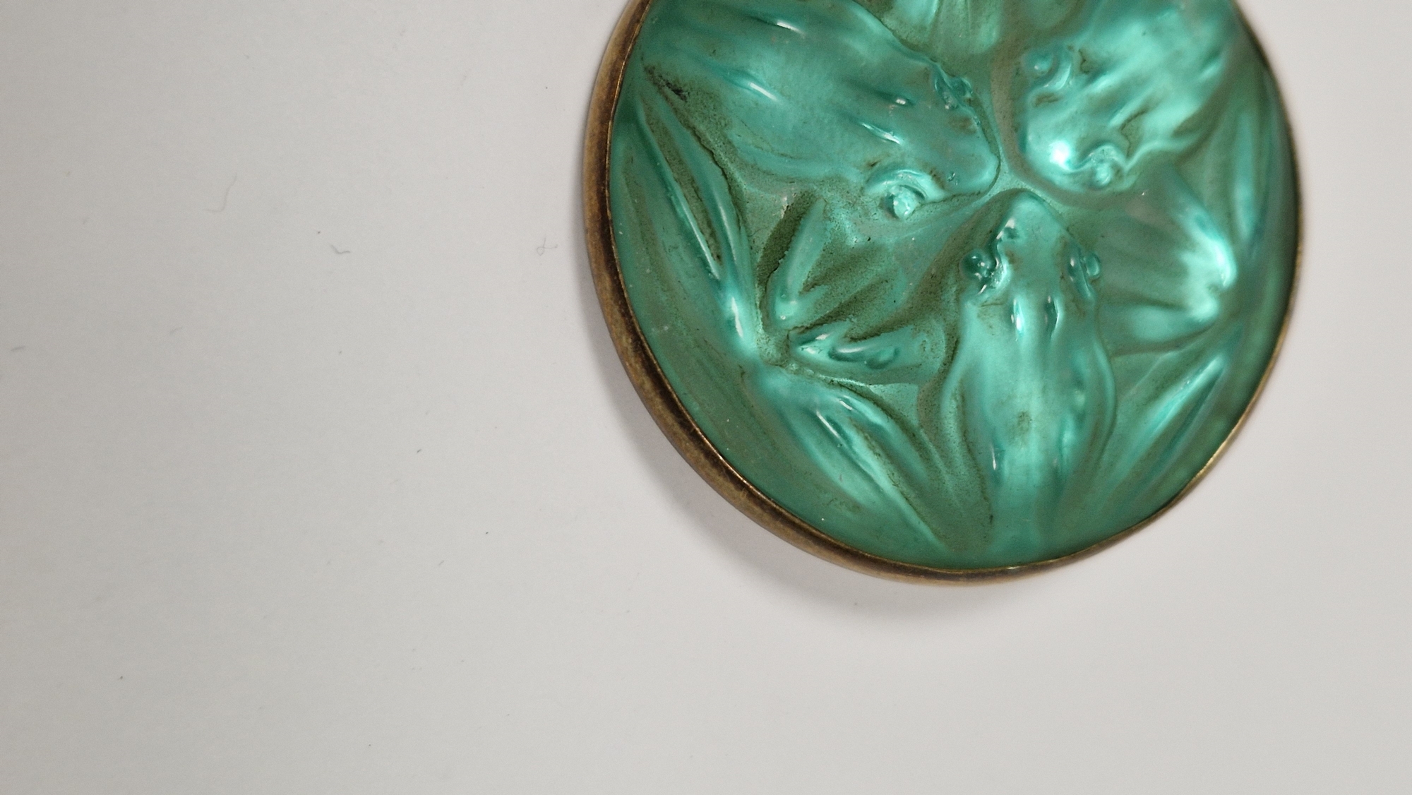 Lalique glass 'Grenouilles' frog brooch with three frog design, green iridescent, gilt metal mount - Image 5 of 13