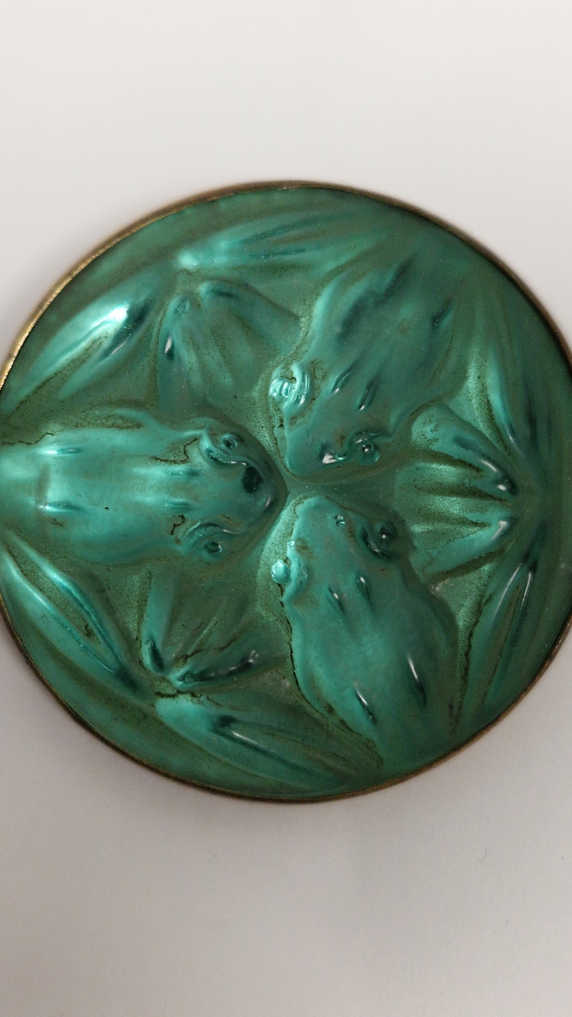 Lalique glass 'Grenouilles' frog brooch with three frog design, green iridescent, gilt metal mount - Image 9 of 13