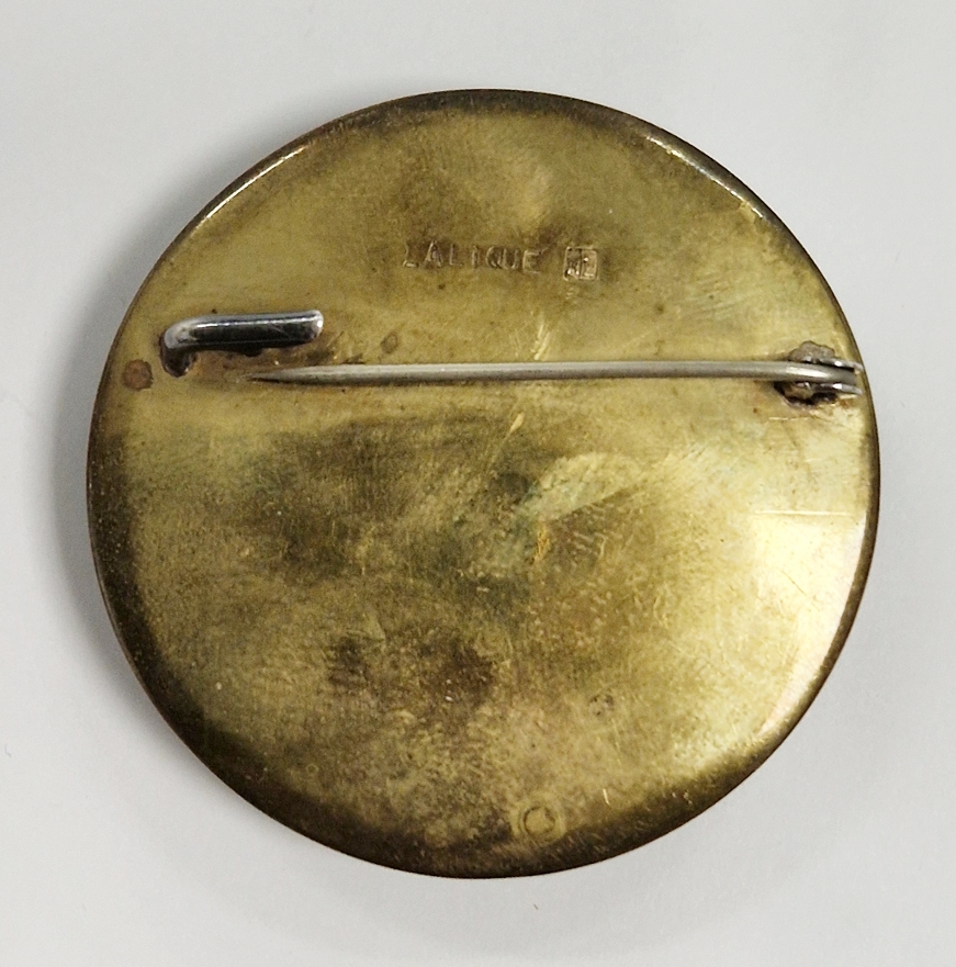 Lalique glass 'Grenouilles' frog brooch with three frog design, green iridescent, gilt metal mount - Image 2 of 13