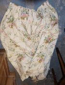 Single curtain with floral decoration