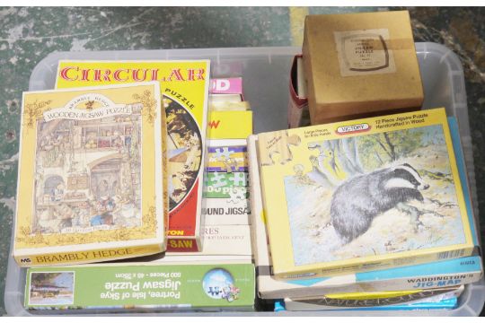 Approximately 35 boxed jigsaw puzzles including woodland animals by Chris Collins, Brambly Hedge, - Image 5 of 6