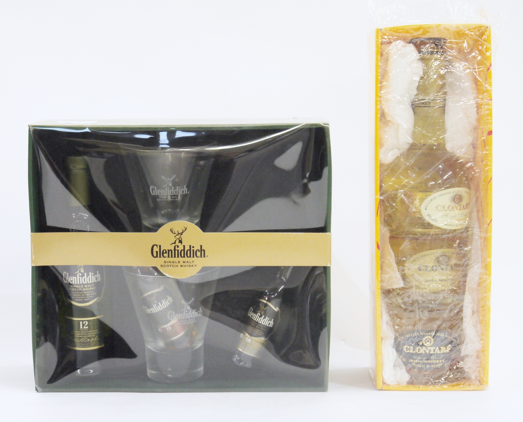 A Glenfiddich whisky gift set comprising Glenfiddich 12 year old 20cl 40% vol, Glenfiddich 15 year