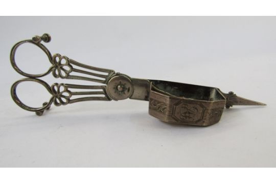 Set of George III silver candle snuffers, London 1793, maker WB Wilkes Booth (?), with bright cut - Image 1 of 2