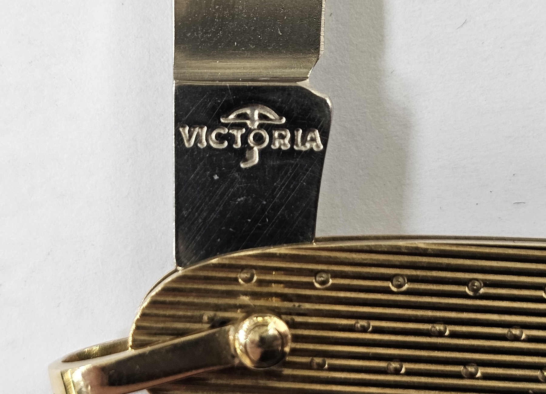 Victorian 9ct gold penknife with engine-turned linear decoration and two blades - Image 4 of 4