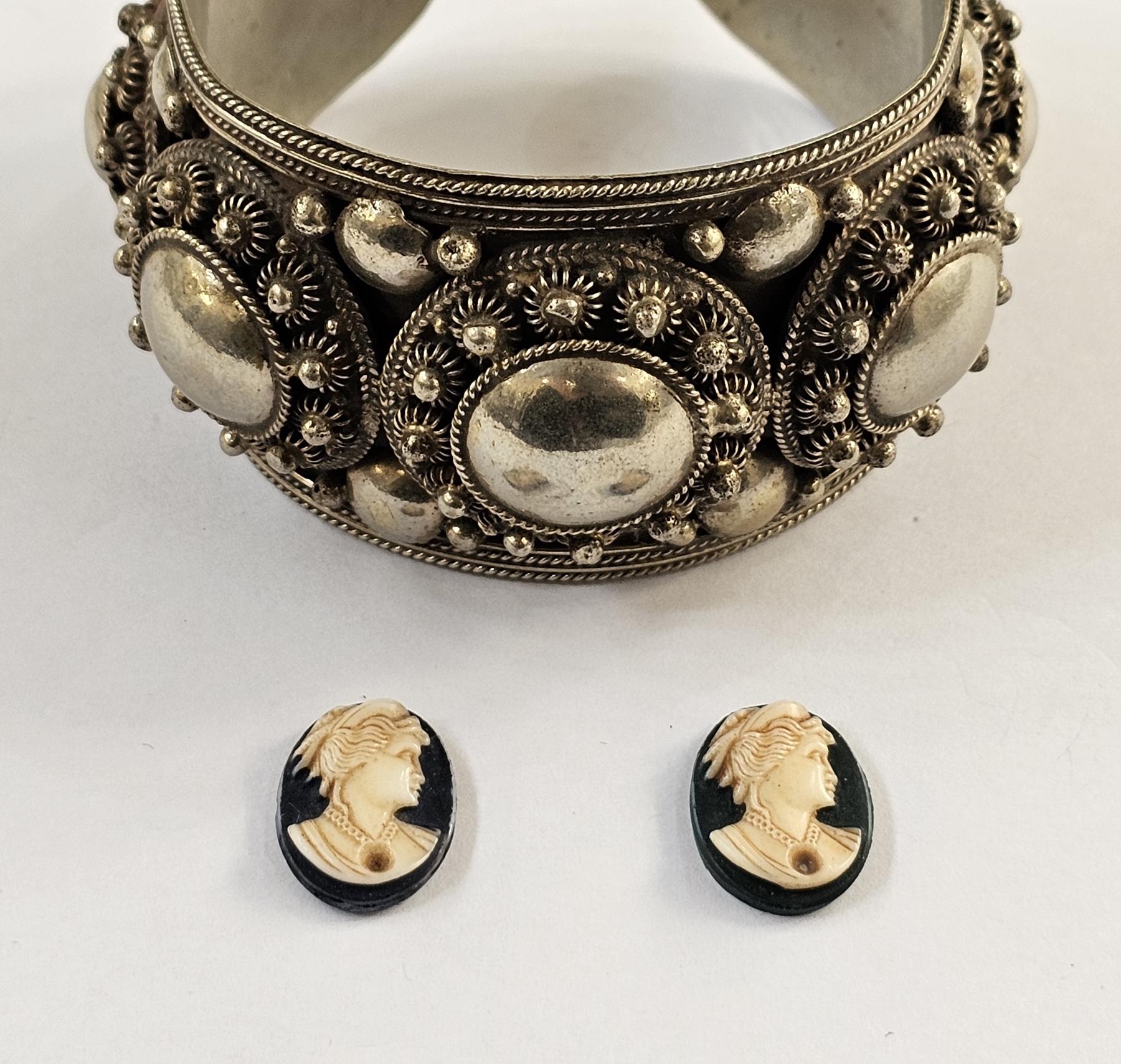 Thai white metal bangle with wirework decoration, marked Siam Sterling, and two cameos of ladies (3) - Image 2 of 2