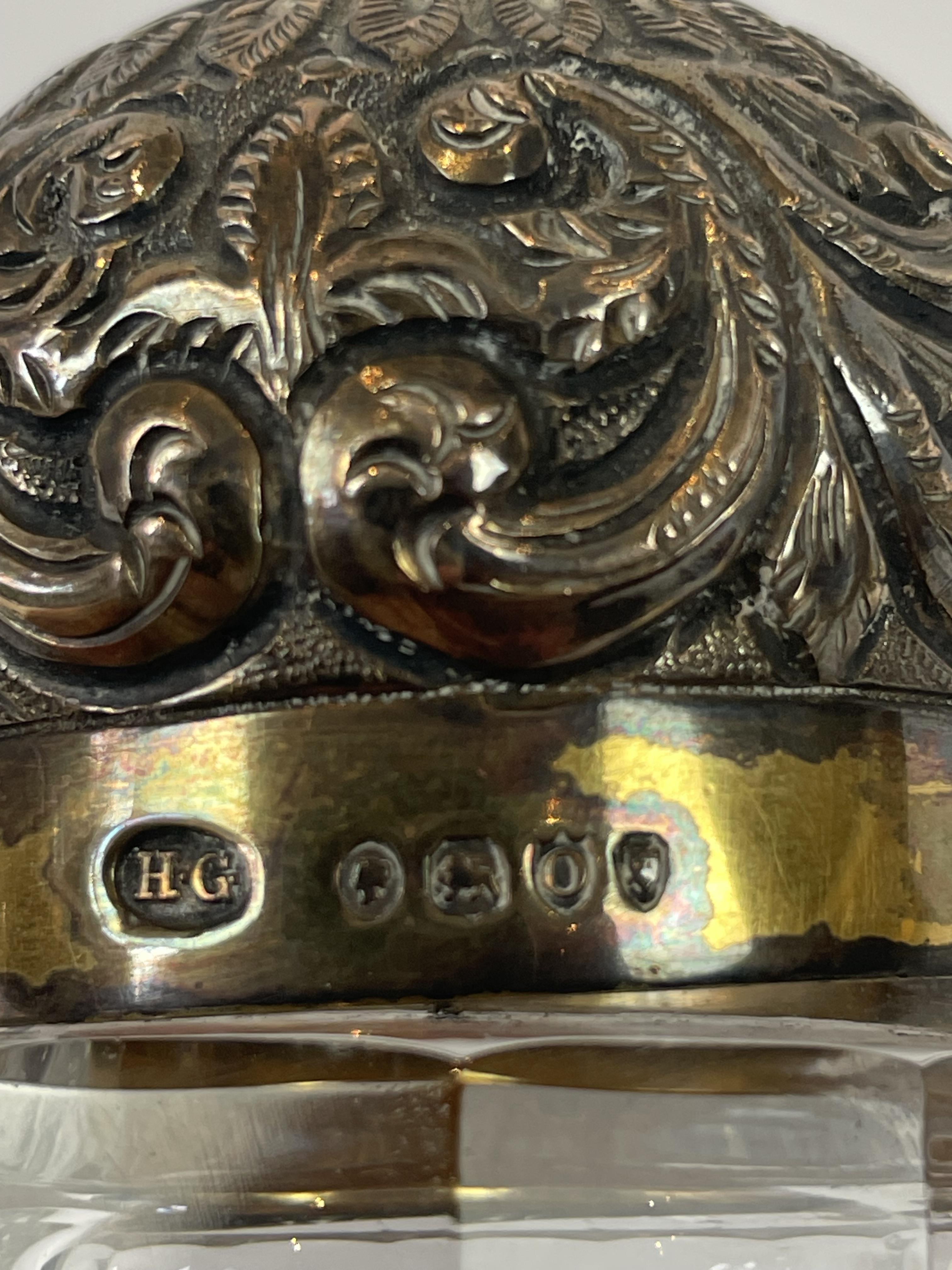 A Pair of Silver Gilt Pots. London 1889 - Bild 2 aus 2