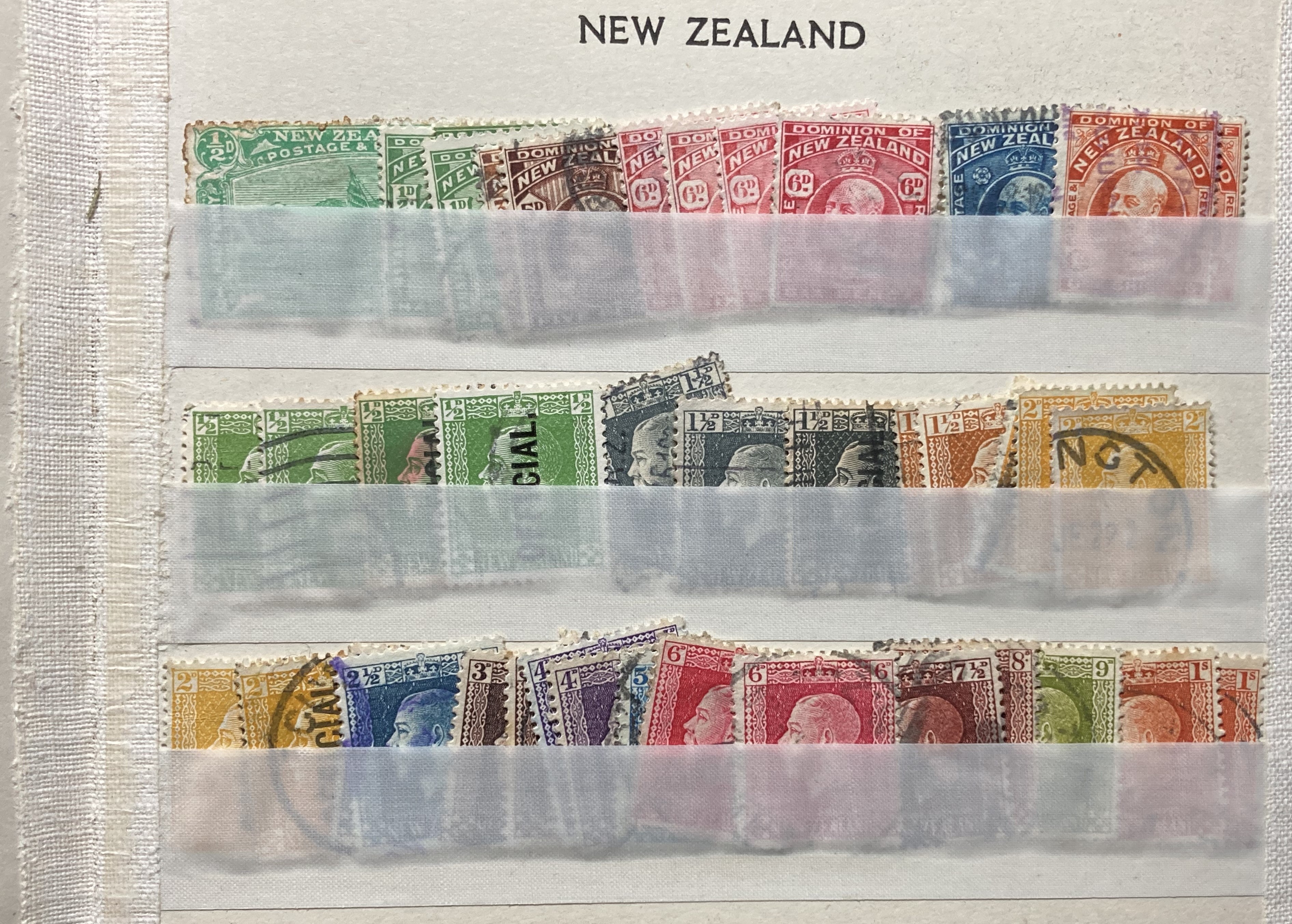 New Zealand stamps: Small stock book of mint and used on 10 pages of NZ & associated Pacific Islands - Image 5 of 11