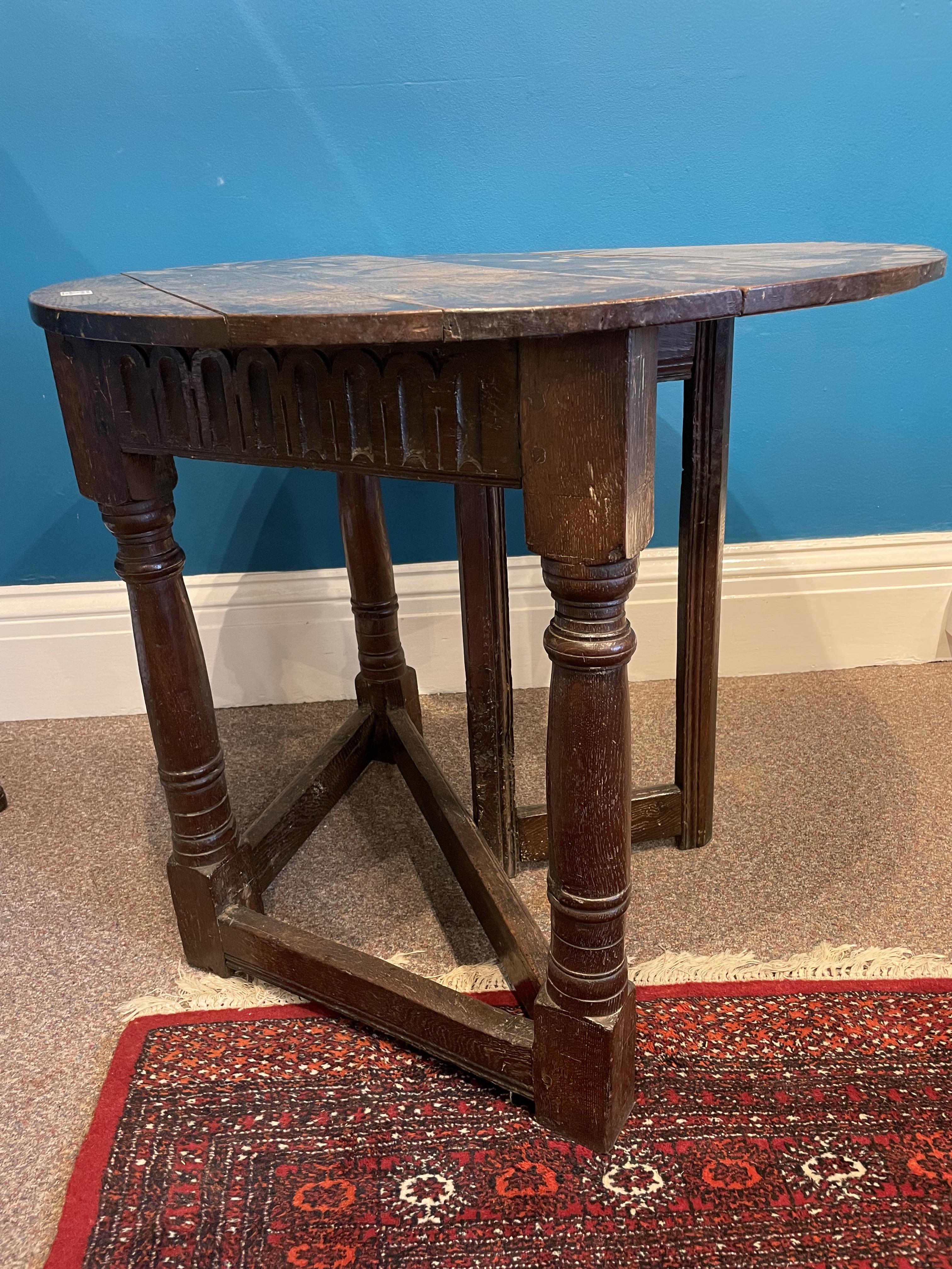 A 17th century oak credence table with a drop leaf side. - Image 2 of 8